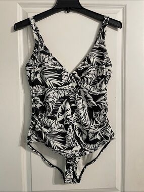 Anne Cole One Piece Black and White Tropical Print Swimsuit Size 12
